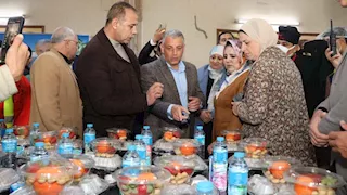 محافظ الإسماعيلية يتفقد مطبخ الخير بمركزي القصاصين والتل الكبير