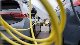 لأصحاب السيارات الكهربائية.. كارثة بانتظارك مع هذا النوع من كابلات الشحن