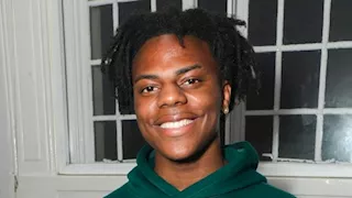 ارتدى جلابية ثم قميص المنتخب.. اليوتيوبر العالمي سبيد يزور الأهرامات والمتحف الكبير 