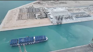 "عظيمة يا مصر".. هاني يونس ينشر صورًا لمحطة البحر الأحمر لتداول الحاويات 