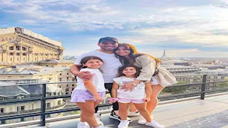 23 صورة لأجمل لحظات عماد متعب مع زوجته وبناته 