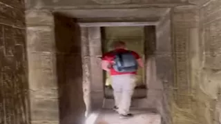 ‬هل عرف الفراعنة الكهرباء؟.. جدارية غامضة تُثير التساؤل بمعبد دندرة بقنا (فيديو وصور) 