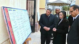 بالصور- محافظ البحيرة تتفقد عددًا من لجان امتحانات الشهادة الإعدادية 