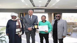 تكريم الفنان النوبي أحمد إسماعيل على تمثيله المشرف لأسوان (صور)