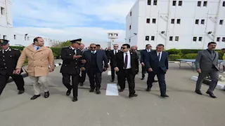 بالصور.. النيابة العامة تجري تفتيشا لمركز إصلاح وتأهيل القطا