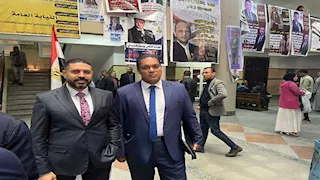 بالصور- اصطفاف المحامين أمام اللجان مع انطلاق انتخابات النقابة بقنا