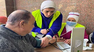 دمتم سند".. حملة طبية لكبار السن وأصحاب الأمراض المزمنة بالإسماعيلية (صور)