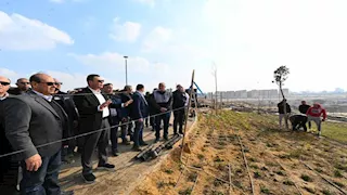وزير الإسكان ومحافظ القاهرة يتفقدان حدائق "تلال الفسطاط" بمصر القديمة