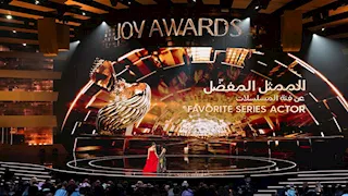 منة شلبي ورزان جمال تعلنان أفضل ممثل في فئة المسلسلات بحفل joy awards