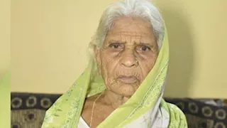 "عادت إلى الحياة".. جنازة سيدة مسنة تتحول إلى عيد ميلاد في الهند