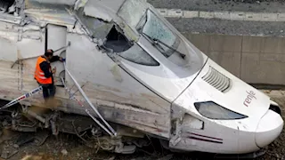 إسبانيا: مصرع 5 ركاب في خروج قطارين فائقي السرعة عن المسار قرب قرطبة