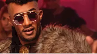 محمد رمضان يغني ويرقص مع أسرته على أغنية "هو فيه زي محمد"