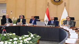 كامل الوزير يعقد اجتماعا موسعا لبحث سبل تعميق التصنيع المحلي