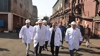 بالصور- محافظ الأقصر يشهد بدء إنتاج السكر بمصنع أرمنت لعام 2026