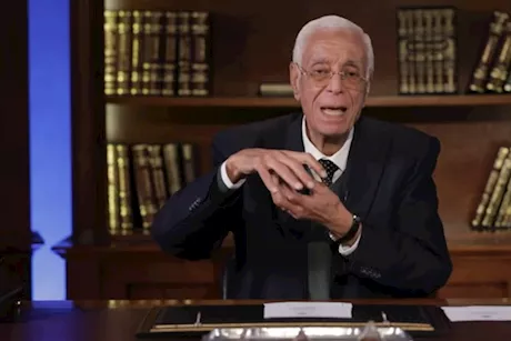 التبول بعد شرب الماء مباشرة- حسام موافي: هذه الأمراض السبب