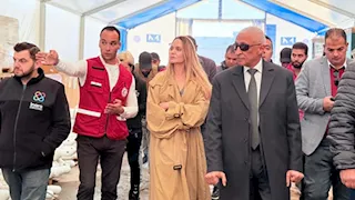 أنجلينا جولي تدعو المجتمع الدولي من العريش لدعم جهود الهلال الأحمر المصري