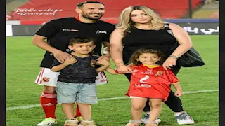 25 صورة ترصد أجمل اللحظات الرومانسية بين علي معلول وزوجته