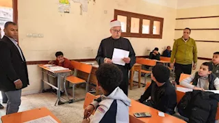 رئيس منطقة القليوبية الأزهرية يتفقد لجان امتحانات الشهادة الإعدادية