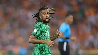 "اعطني قميصك".. لاعب نيجيريا يكشف كواليس لقطته المثيرة مع شوبير