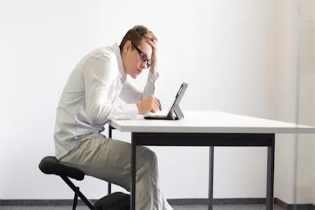 ما العلاقة بين وضعية الجسم ومشاكل الجهاز الهضمي؟