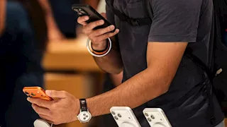 إلغاء إعفاء الهاتف المحمول الشخصي.. قرار حكومي وتحرك برلماني (تغطية خاصة)