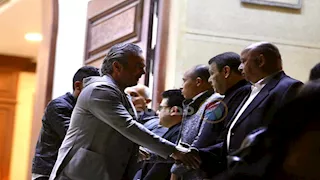 الصور الأولى من عزاء شقيق الفنانة شيرين بمسجد المشير