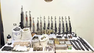 بضاعة بـ 30 مليونًا.. مصرع 3 عناصر إجرامية في مداهمة بصحراء أسوان