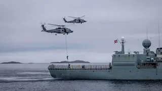 فرنسا تطلب إجراء مناورات لحلف الناتو في جرينلاند