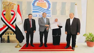 محافظ قنا يكرم المتدربين ضمن مبادرة "تواصل" لتأهيل العاملين على لغة الإشارة