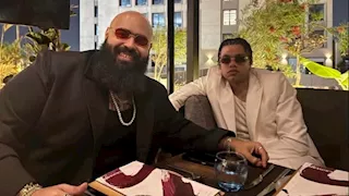 بعد قرار الإفراج عنه.. 10 صور للبلوجر محمد عبد العاطي بصحبة نجوم الفن