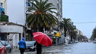 الأسوأ منذ 70 عامًا.. فيضانات جارفة تجتاح تونس وتخلّف قتلى 