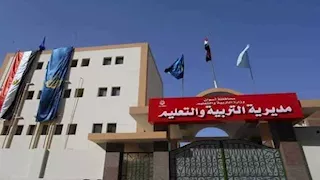 بالصور.. وكيل تعليم أسوان يتفقد لجان تصحيح الشهادة الإعدادية