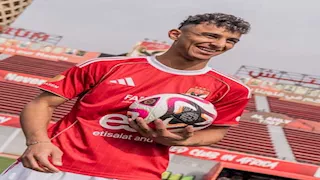 آخرهم أحمد عيد.. كم لاعبًا في صفوف الأهلي ارتدي قميص الزمالك؟