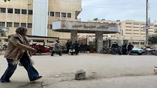 خناقة أمام ثلاجة الموتى.. أم أطفال حريق المنصورة تمنع والدهم من وداعهم