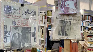 جرايد من زمن الملك فاروق.. كنوز نادرة تثير دهشة زوار سوق الأزبكية بمعرض الكتاب