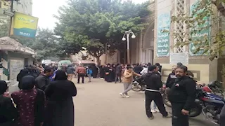 أبكى الحاضرين.. ماذا قال إمام مسجد العيسوي لأم ضحايا حريق المنصورة قبل صلاة الجنازة؟  