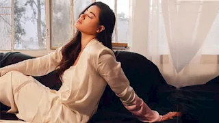 20 صورة| رحمة رياض تتألق بإطلالات أنيقة وتتصدر التريند