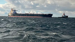 البحرية الفرنسية تعترض ناقلة نفط تابعة لأسطول الظل الروسي