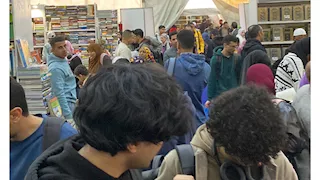 زحام بمعرض الكتاب.. سور الأزبكية يتصدر المشهد