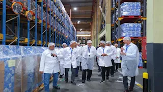 جهينه تستضيف سفير السويد في زيارة إلى مصنعها للألبان