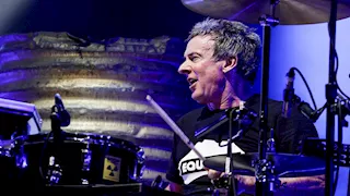  بعد صراعه مع السرطان.. وفاة عازف طبول الروك الأسطوري روب هيرست- صور