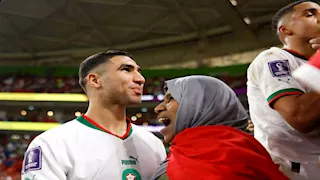 أشرف حكيمي يرد: لماذا سجل أمواله وممتلكاته باسم والدته؟