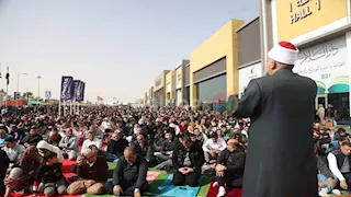 أعداد مهيبة.. الآلاف يؤدون شعائر صلاة الجمعة بمعرض الكتاب - صور