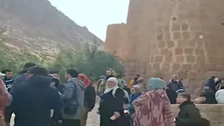 بالصور- إقبال سياحي كثيف على مدينة سانت كاترين بجنوب سيناء