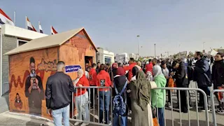 احتشاد الآلاف.. أحمد يونس يوقع كتابه نادر فودة والمذنبون 9" - صور