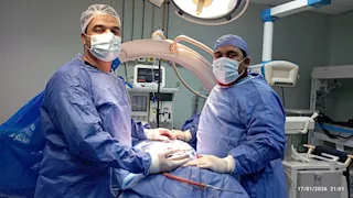   عاد للحركة من جديد.. كواليس جراحة دقيقة لإنهاء شلل مريض سبعيني بالدقهلية