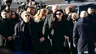 نجوم هوليوود يودعون مصمم الأزياء فالنتينو جارافاني في روما