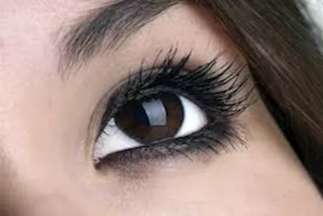 الكحل المنزلي.. 4 فوائد يحافظ بها على عينيكِ