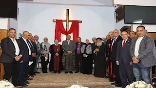 بحضور محافظ القليوبية.. تنصيب القس رفيق دويب راعيًا للكنيسة الإنجيلية ببنها  
