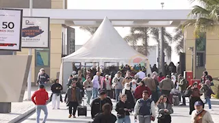 صور.. إقبال كثيف على معرض الكتاب في ثالث أيامه